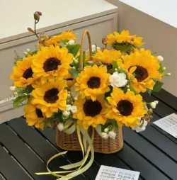 giỏ hoa màu vàng