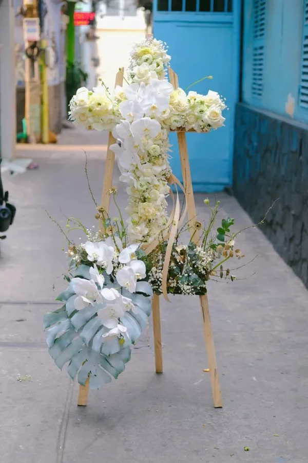 Vòng hoa đám tang công giáo