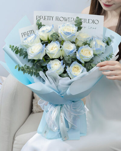 13 4 e1743074469229 bó hoa hồng trắng