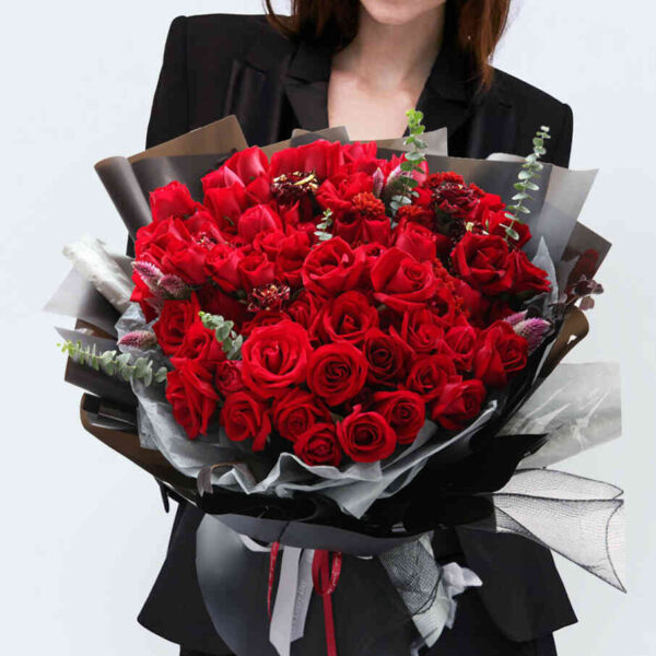 bó hoa hồng đỏ giấy đen