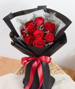 bó hoa hồng đỏ giấy đen