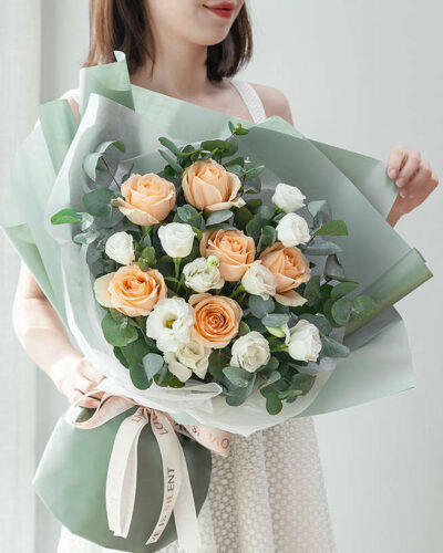 202107121452128760 bó hoa hồng champagne đẹp