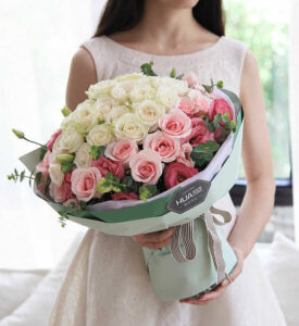 Bó hoa hồng trắng và hồng (Diana hoặc Pink Lady)