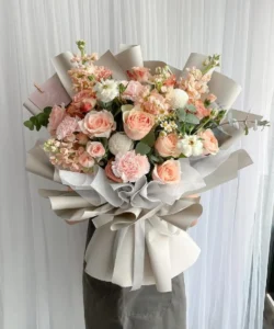 Bó hoa hồng trắng và hồng