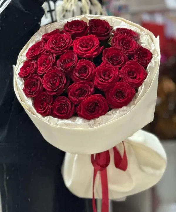 bó hoa hồng tròn gói giấy trắng đẹp