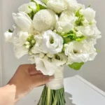 Hoa cưới cầm tay màu trắng