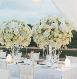 hoa cưới để bàn cô dâu