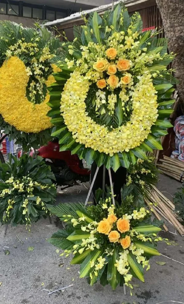 Đặt vòng hoa viếng nghĩa trang liệt sĩ ngày 27-7