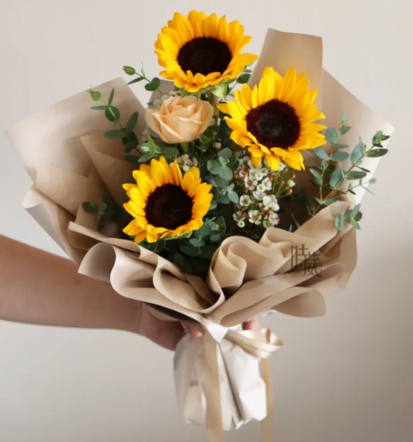 Bó hoa hướng dương chụp kỷ yếu (1) Bó hoa hướng dương 3 bông