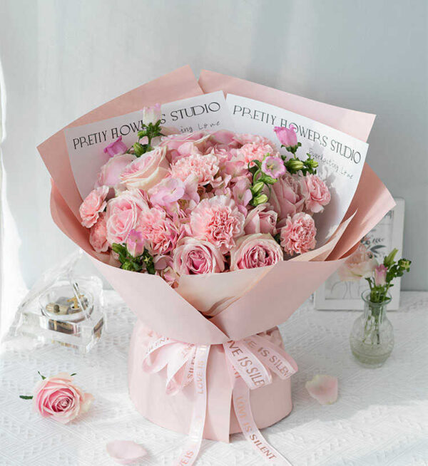 Bó hoa tone hồng mix hoa hồng và cẩm chướng - Ảnh 4