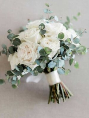 bó hồng cô dâu trắng