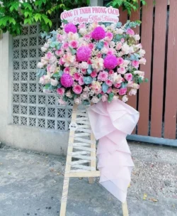 kệ hoa khai trương hiện đại