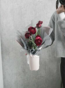 Bó hoa mẫu đơn đỏ