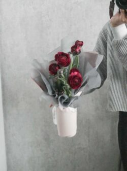 Bó hoa mẫu đơn đỏ