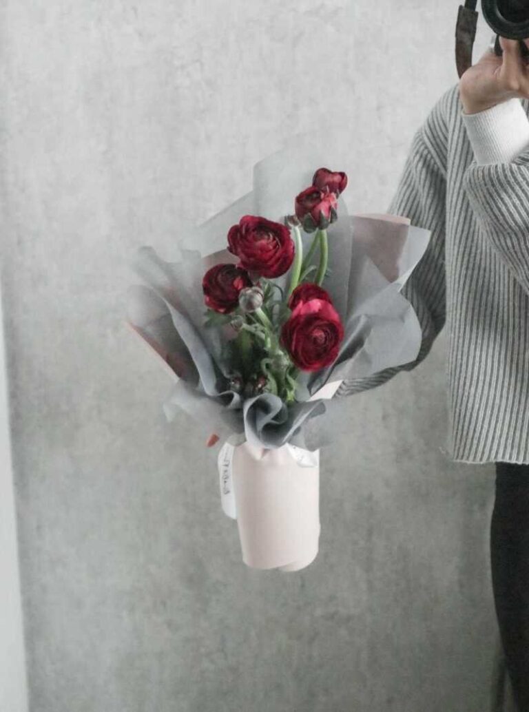 Bó hoa mẫu đơn đỏ