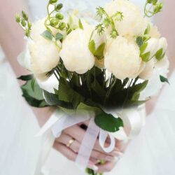 Bó hoa cưới cầm tay mẫu đơn