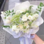 bó hoa cẩm tú cầu mix hoa hồng trắng