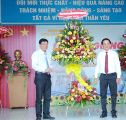 Hoa chúc mừng khai giảng năm học mới