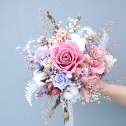 bó hoa cầm tay chúc mừng