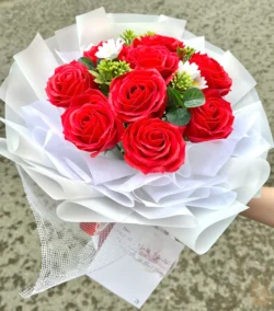bó hoa sáp màu đỏ