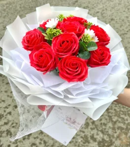 bó hoa sáp màu đỏ