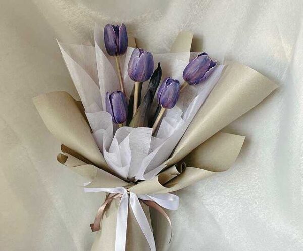 bó hoa tulip màu tím