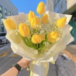 bó hoa tulip vàng tone giấy trắng