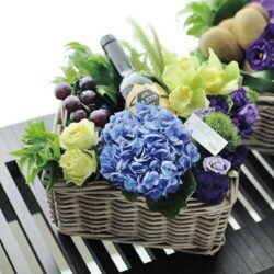 giỏ hoa và rươu sinh nhật