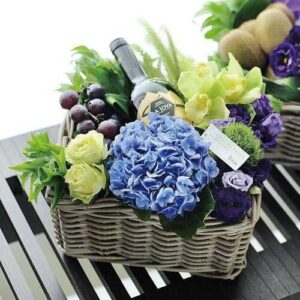 giỏ hoa và rươu sinh nhật