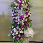 Kệ hoa chia buồn màu tím