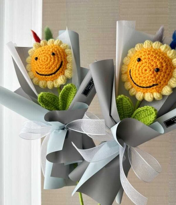 Bó Hoa hướng dương tốt nghiệp bằng len Bó Hoa hướng dương tốt nghiệp bằng len