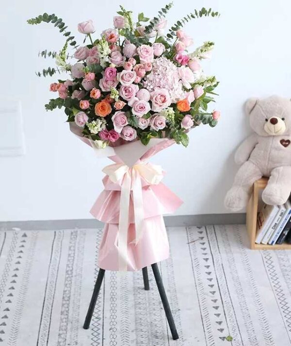 Kệ hoa khai trương màu hồng