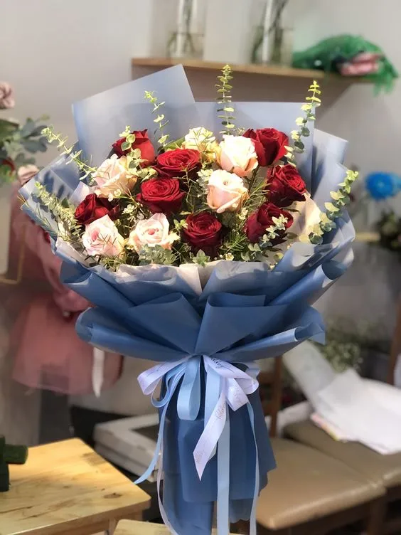 bó hoa hồng mix nhiều màu khác nhau