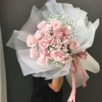 bó hoa hồng pastel tone trắng hồng