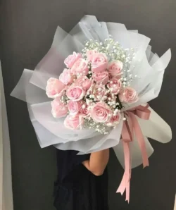 bó hoa hồng pastel tone trắng hồng