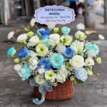 Giỏ hoa 8 3 đẹp và ý nghĩa với hoa hồng, hướng dương