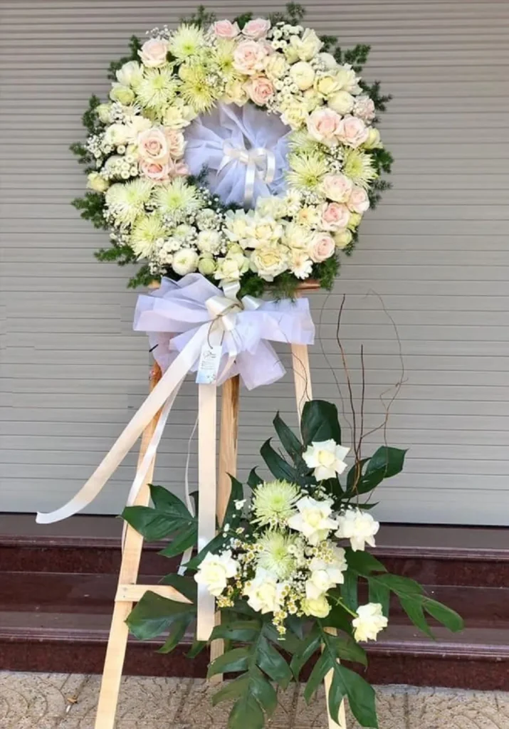 Kệ hoa chia buồn hiện đại - Tiệm hoa 7F Garden