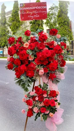 kệ hoa khai trương màu đỏ