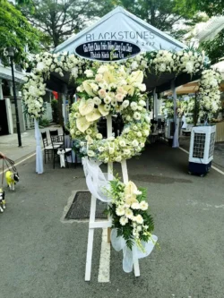 vòng hoa đám tang cho người lớn tuổi