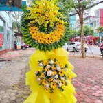 vòng hoa viếng tang lễ màu vàng