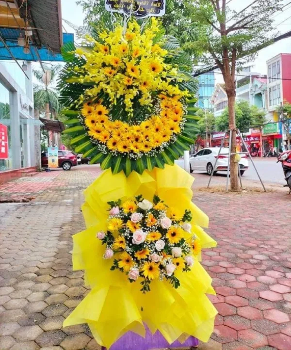 vòng hoa viếng tang lễ màu vàng
