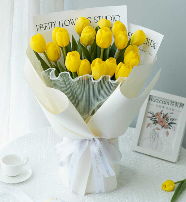 Bó hoa tulip 18 bông màu vàng