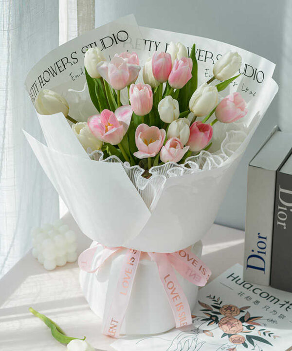 Bó hoa tulip trắng hồng (1) Bó hoa tulip trắng hồng