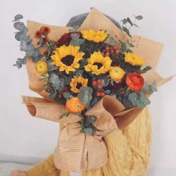 bó hoa hướng dươn giấy báo