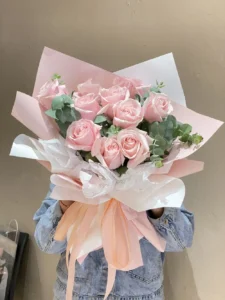 bó hoa hồng kem dâu