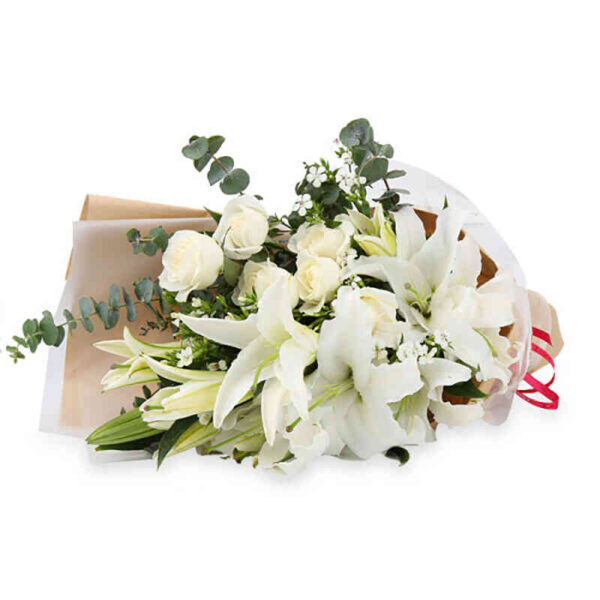 bó hoa loa kèn màu trắng