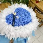 bó hoa sáp xanh dương giấy trắng