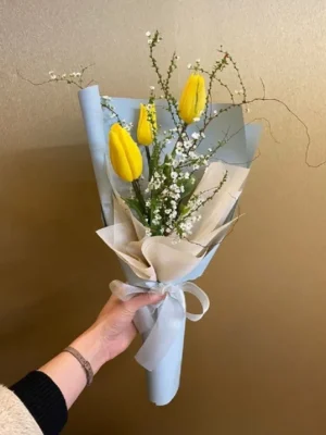 Bó hoa tulip 3 bông màu vàng giá 450k