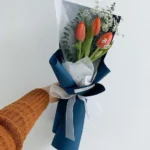 Bó tulip 3 bông màu đỏ
