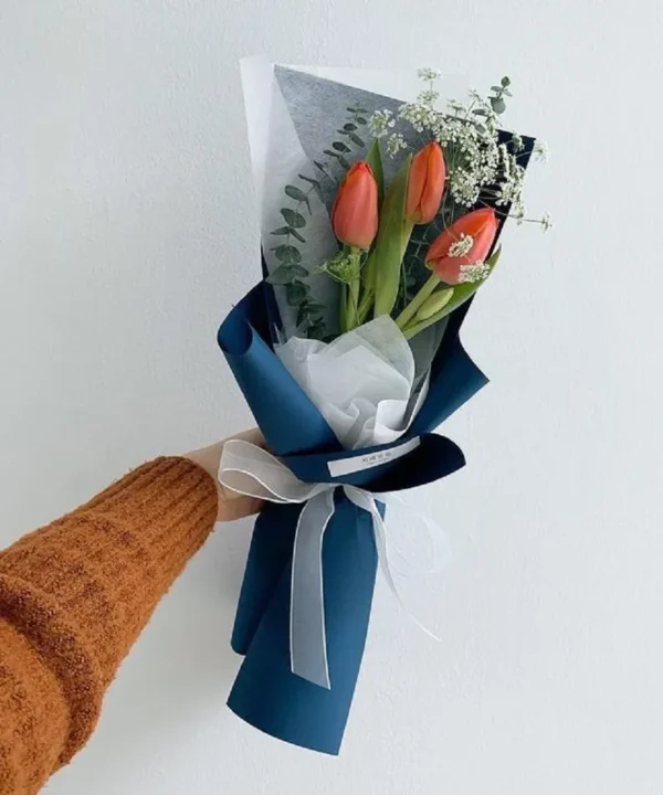 Bó tulip 3 bông màu đỏ Bó tulip 3 bông màu đỏ